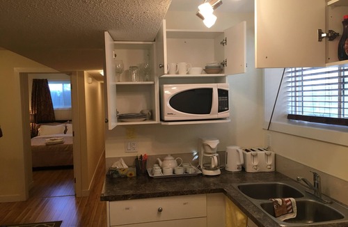 Northwest Edmonton House | Modern 2 BD RM Vacation Home Near West Edmonton Mall & Transit Center/LRT