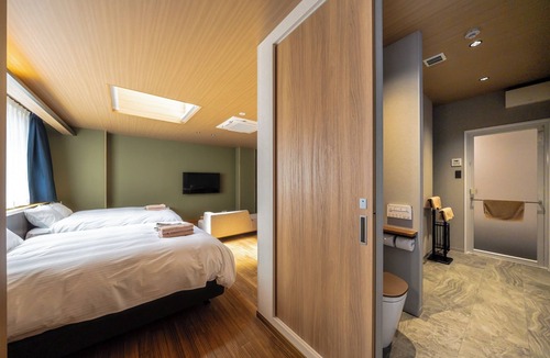 Hatsukaichi Hotel | NonSmoking Spacious FamilyFriendly Twin Room 2nd Floor 42m2 M202/Hatsukaichi Hiroshima