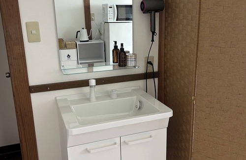 Hirakata House | Osaka/Kyoto 20 min 5 min Hirakata 47 m² 5 pax