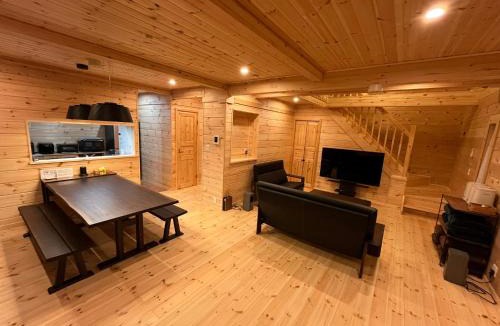 Hakone Villa | P's Wood 箱根仙石原 ー温泉大浴場 露天風呂 サウナ 屋根付BBQを満喫ー