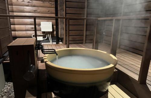 Hakone Villa | P's Wood 箱根仙石原 ー温泉大浴場 露天風呂 サウナ 屋根付BBQを満喫ー