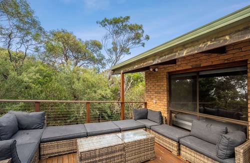 Anglesea House | Pool table, air hockey, ping pong & foosball! Close to the beach and shops.