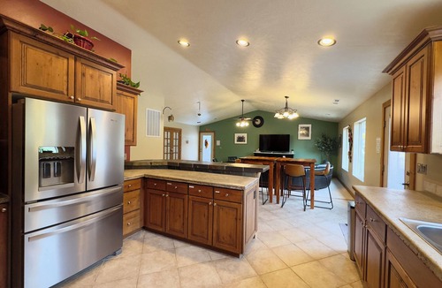 Zion National Park South Entrance Apartment | Private Patio w/BBQ, King beds, Super CLEAN, Walkable, right downtown!