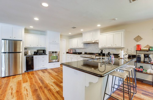 Magnolia House | Private Pool: Spacious & Secluded Magnolia Cottage