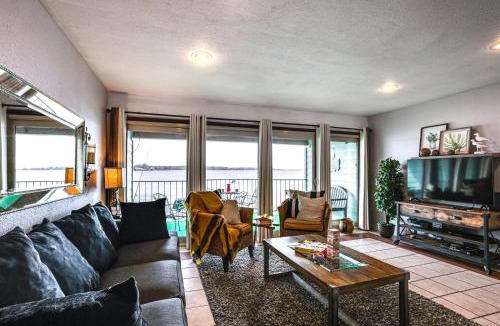 Seven Coves House | Resort-Style Lake Conroe Retreat w/Balcony & View