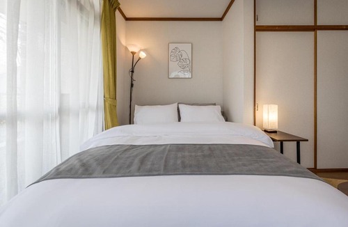 Kita Ward Apartment | Retro-style coffee house and guesthouse-3 floors-Entire building available for rent-suitable for 9 people-Parking available-pets allowed-Mahjong