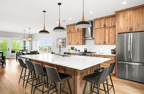 Riverside House | RiverWest Four Seasons - Hot tub -Dogs- Kids Play/Game Area