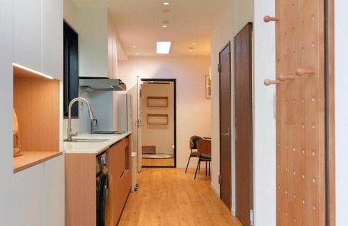 Iriya Apartment | ROKU GRKU Newly Renovated in 2026, Designer Bunk Room, 5 Min to Iriya, King Lower Bunk and Single Upper Bunk, Easy Access to Ueno and Asakusa, Sleeps 3