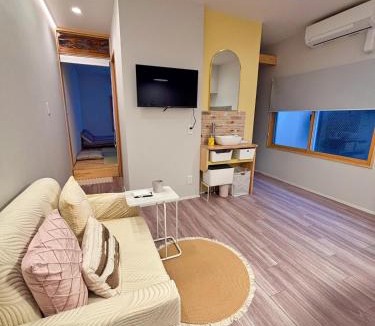 Chinatown Apartment | Room Inn Lu Lu Lu 横浜中華街 Room 2-B