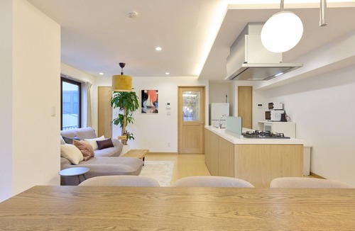 Shinagawa House | Shinagawa | 3BR 120 sq.m. House | Great Airport Access | Blue & Light