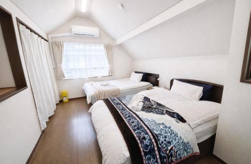 Hatagaya House | Shibuya Ward, 3 bedrooms, 15 minutes to Shinjuku Station by foot and subway 貸切一軒家9名様 新宿駅から4分の幡ヶ谷駅徒歩11分 渋谷駅直通バス停徒歩1分 ピアノと防音室有