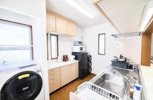 Hatagaya House | Shibuya Ward, 3 bedrooms, 15 minutes to Shinjuku Station by foot and subway 貸切一軒家9名様 新宿駅から4分の幡ヶ谷駅徒歩11分 渋谷駅直通バス停徒歩1分 ピアノと防音室有