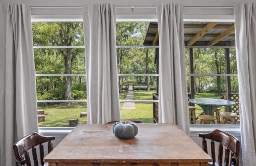 Uncertain House | Southern Pearl Waterfront Charm -Kayaks & Canoes