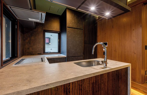 Namba Apartment | Spacious & Serene 84 ㎡ Retreat near Dotonbori, Kuromon Market & Shinsaibashi