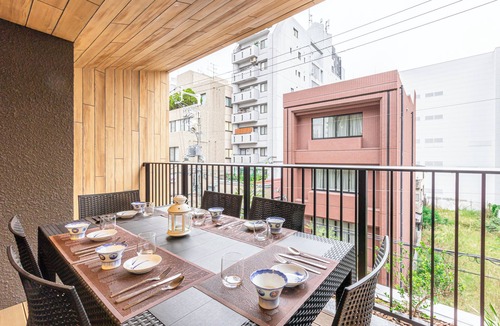 Namba Apartment | Spacious & Serene 84 ㎡ Retreat near Dotonbori, Kuromon Market & Shinsaibashi
