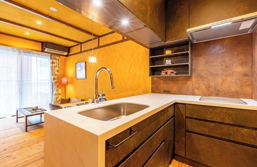 Minamisenba Apartment | Stylish Apartment with Balcony, Walk to Dotonbori, Shinsaibashi, & Kuromon Mkt