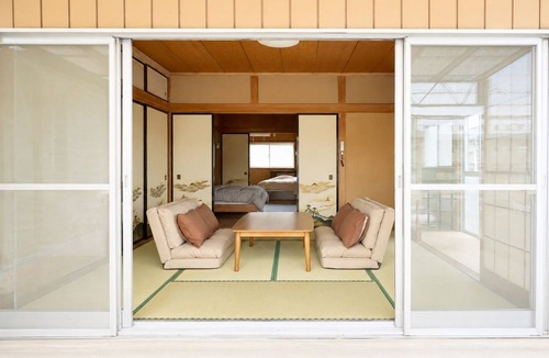 Omama House | The Old Futon Shop HU1