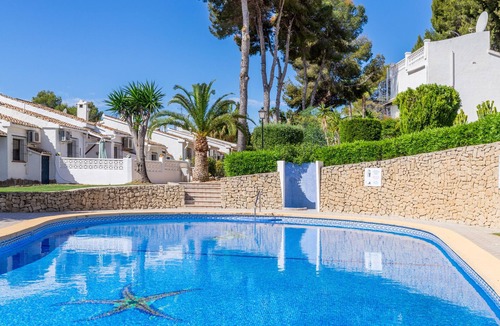 Pinar del Advocat House | Villa 'Eucaliptus 16' with Shared Pool, Wi-Fi and Air Conditioning