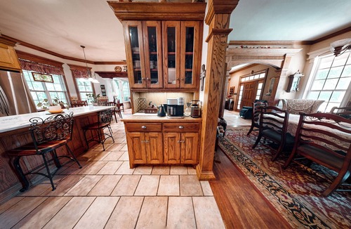 Elmo House | Welcoming and Spacious 5 Bedroom Home on 4.5 Acres