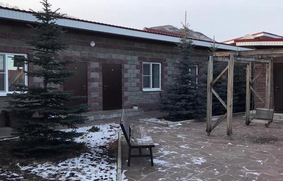 Дом у озера in Yakty-Kul