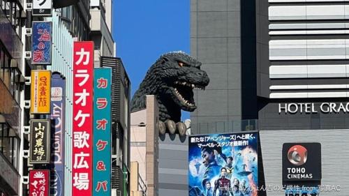 ゴジラヘッドまで徒歩9分 最寄り駅まで4分 ダブルベッド数台ファミリー向け部屋