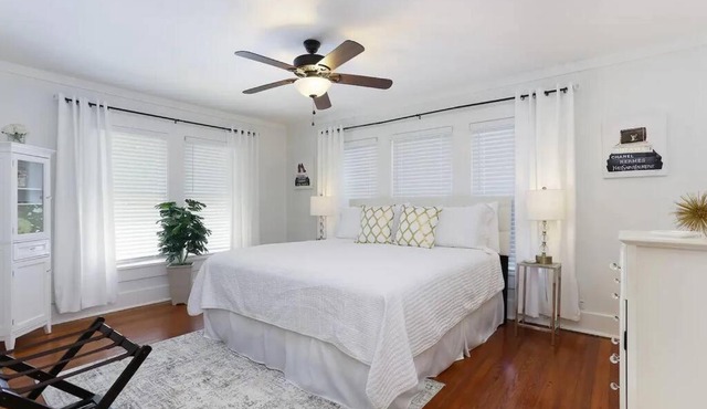 1 BR 1BA Downtown Riverwalk Golf Zoo and Pearl in San Antonio