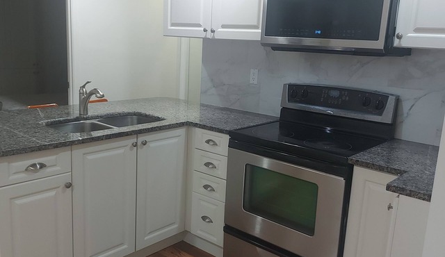 2 Bedroom Basement Apartment For Rent in Vaughan Canada. 647-400-4944. in Vaughan
