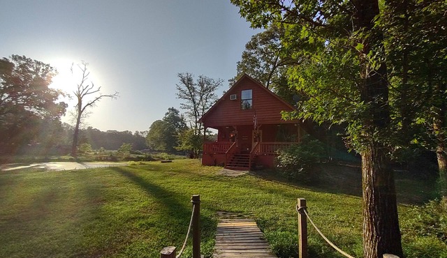 2-Story Farm Cabin - Sleeps 5 - 50 Acres in Flint