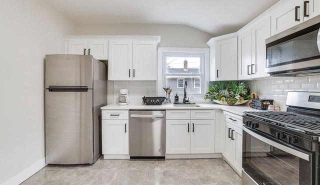 2-Story Lawnside Home: 13 Mi to Dtwn Philadelphia! in Lawnside