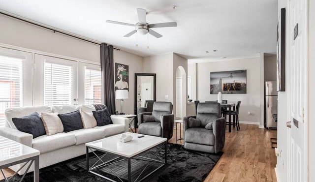 2BR2BA Luxury Apt in Bricktown,Walk to Riverwalk & OU Med Center w Gym & Pool in Oklahoma City