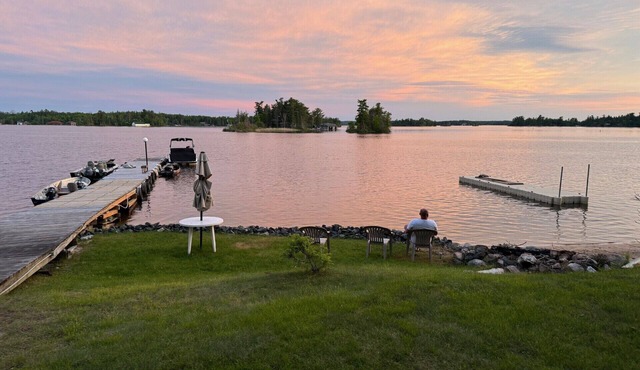 3 Bedroom Beachfront Cottage on Lake of the Woods in Kenora