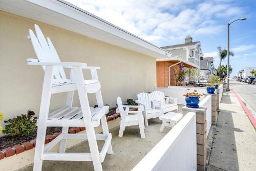 5 Bedroom 4 Bath Duplex with Parking on 46th St! in Newport Beach
