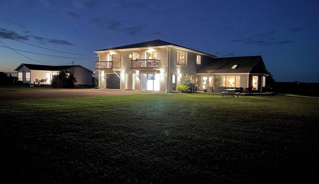 8 bedroom beach house in Borden-Carleton