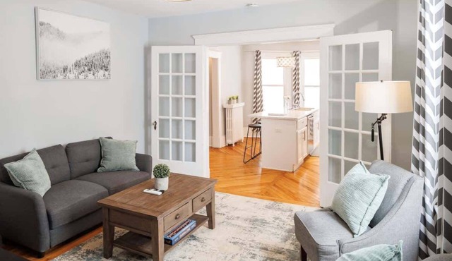 86A King Bed 2bd 3bt on Queen St. Downtown in Charlottetown