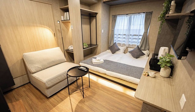 A 5-minute walk from Yoyogi Station on the JR Yamanote Line; an apartment for 3 people