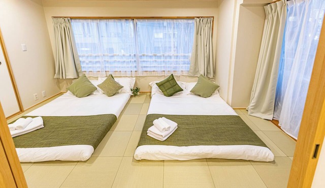 A 5-minute walk from Yoyogi Station on the JR Yamanote Line; an apartment for 4 people