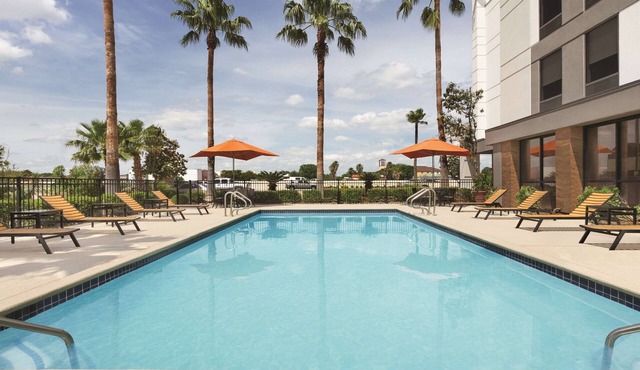Accommodation for Big Groups | Pet-Friendly | Free Onsite Parking Available in Houston