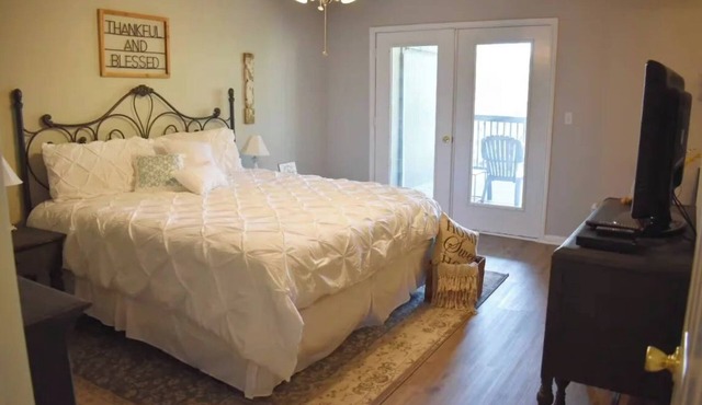 All Decked Out 3-bedroom townhome in gorgeous Point Venture with fantastic views in Point Venture