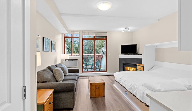 Alpenglow Lodge Studio Suite with park view by MVA in Whistler