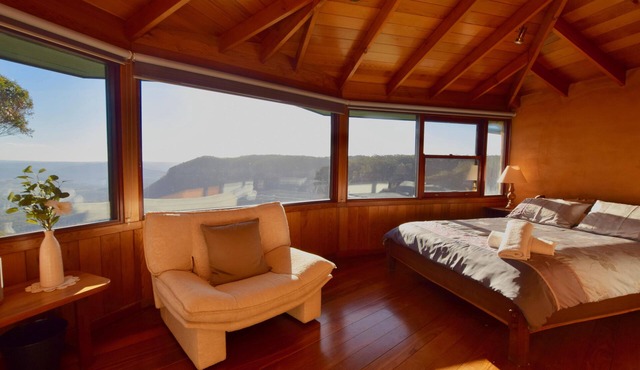Amaroo Mountaintop Villa | Deluxe Eco, 5 Bedroom, 3.5 Bathroom, Jacuzzi, Views in Katoomba