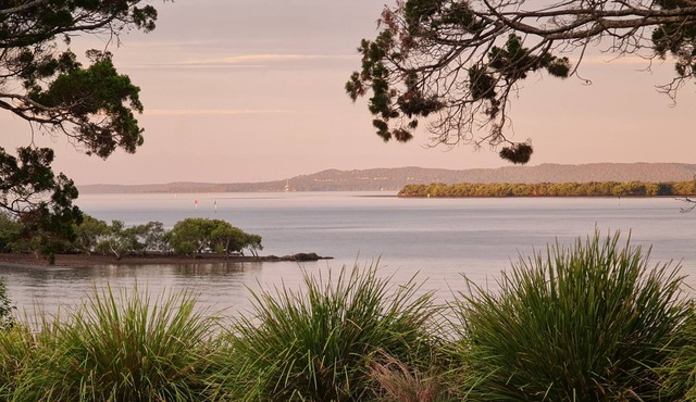 Amaryllis - A magnificent waterfront home in Redland Bay