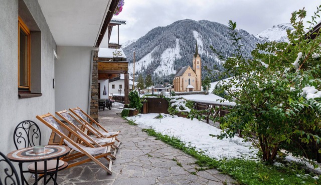 Apartment 'Hotel Sonnblick - Wohnung Klaus' with Mountain View, Shared Terrace and Wi-Fi in Kartitsch