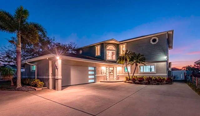 Azule| Waterfront Villa with Private Dock in Indian Rocks Beach