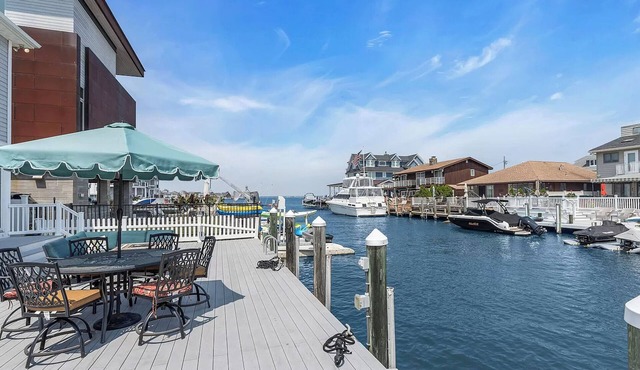 Bayfront Luxury Home with Hot Tub, Sleeps 16+ in Lavallette