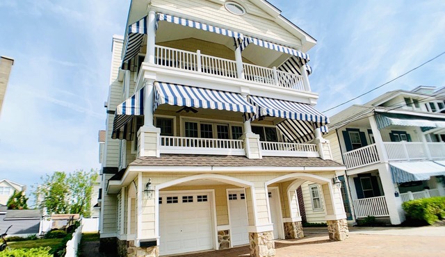 Beach Block Newer 1st Floor Immaculate Condition - Elevator in Ocean City
