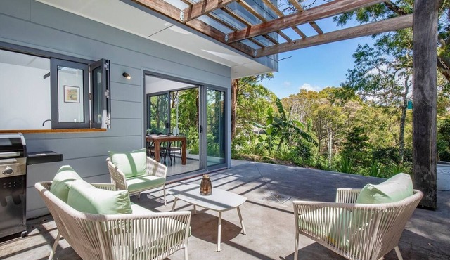 Beach Meets Bush at Expansive Treetop Oasis in Merewether