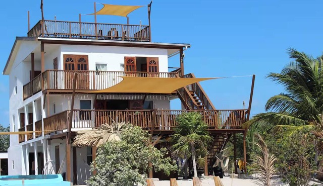 Beachfront Apartment 2 bed 2 bath Ground Level Casa Vista in Caye Caulker