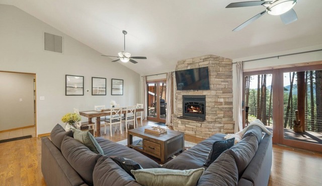 Bear Hug Retreat! 3BD/2.5BA Tranquil Mt Home in Bayfield