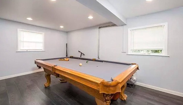 Beautiful Estate with Tennis Court and Swimming Pool in Egg Harbor City