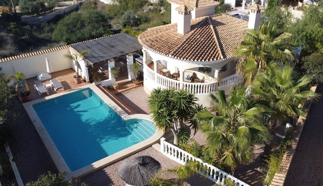 Beautiful fully airconditioned villa with private pool and secluded gardens in San Fulgencio
